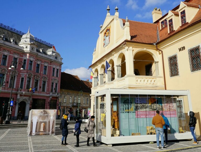 Tezaurul BNR de la Moscova. Expoziție în aer liber la Brașov, dedicată istoriei acestuia